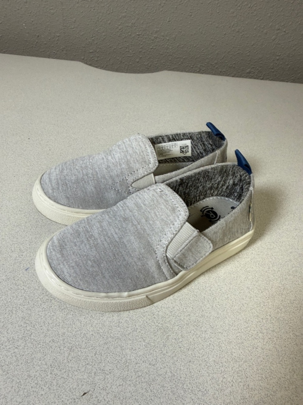 Toms Slip-On Shoes in Light Gray with Blue Heel Tabs - Picture 4 of 7